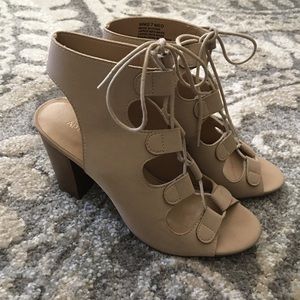 Women’s APT 9 heels size 7